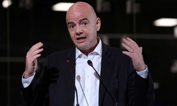 Presidenti i FIFA-s e uron FC Prishtinën për titullin e kampionit