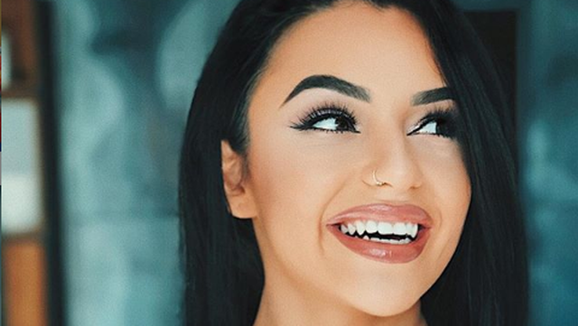 Kida befason sërish, ndryshon ngjyrën e flokëve në rozë të ndezur