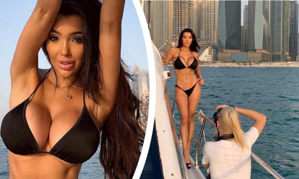 “Dukem si majmun”: Modelja britanike provokon me bikini