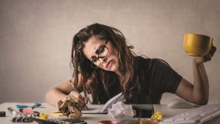Shkencëtarët theksojnë: Ndrydhja e pikëllimit dhe e hidhërimit çon në këto sëmundje!