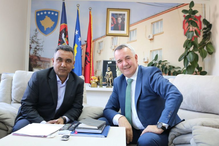 Kryetari Imri Ahmeti është përzgjedhur si kryetari më Miqësor me Romët dhe Ashkalinjët