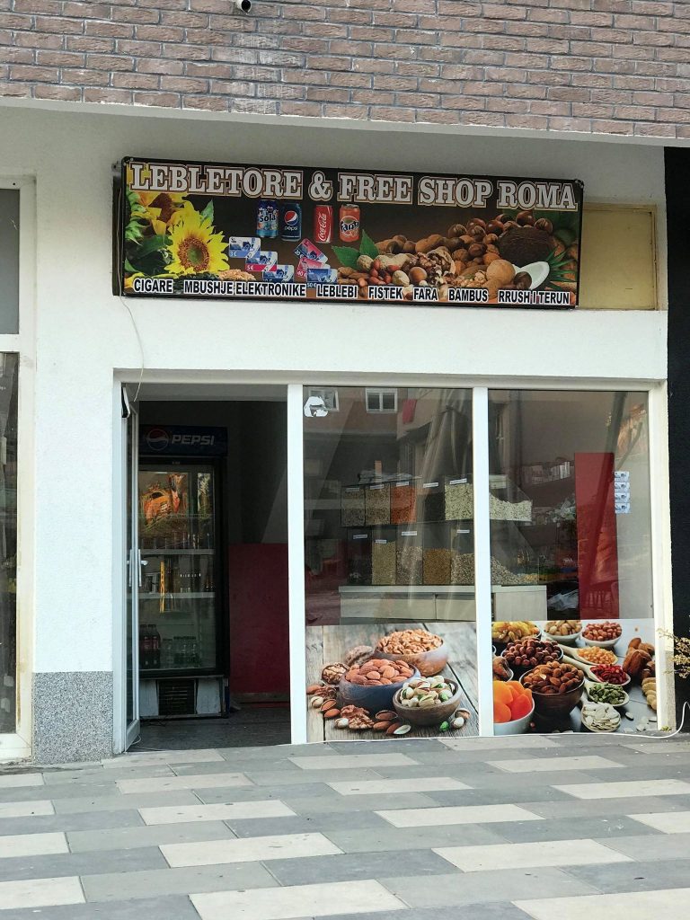 Lebletore dhe free shop Roma në Sheshin Adem Jashari Lipjan