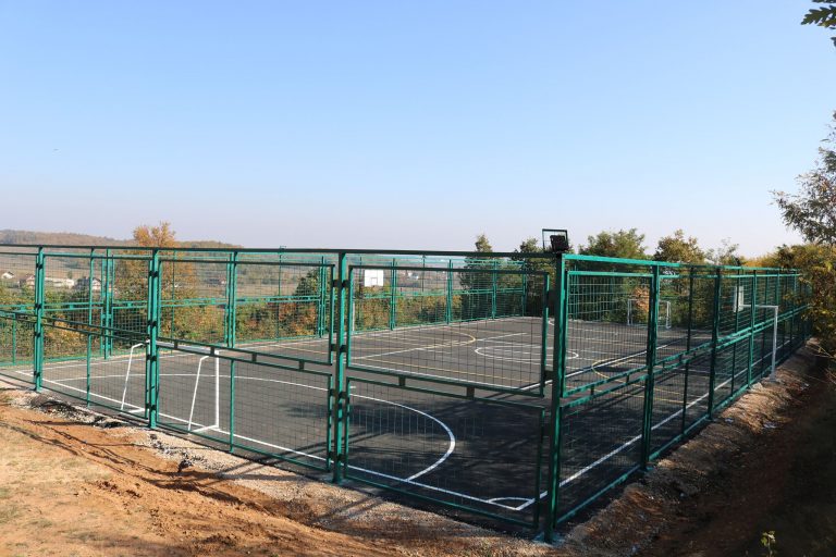 Në fshatin Zllakuqan ndërtohet fusha e hapur sportive