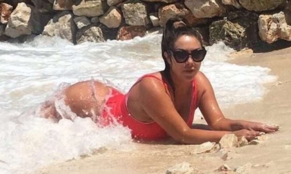 Ingrit Gjoni zhvishet e tëra në klipin e ri