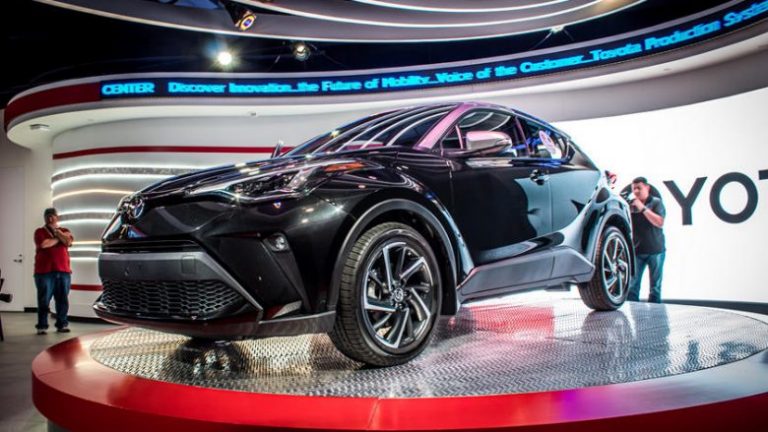 Toyota C-HR me ndryshime në dukje, çmim të arsyeshëm dhe shumë i pëlqyer nga të rinjtë