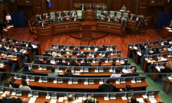 Degradim i gjuhës parlamentare, deri në përplasje fizike