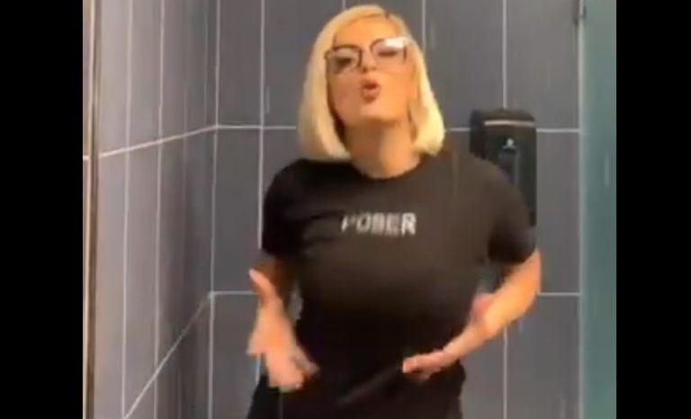 Bebe Rexha me poza provokative “çmend” fansat