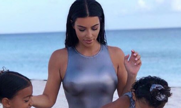 Kim Kardashian e veshë vajzën me rroba të krijuara nga një kosovare