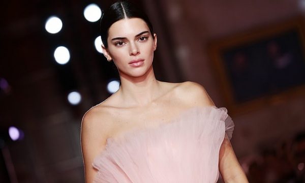 Kendall, një engjëll në të brendshme për Halloween