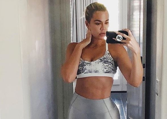 Khloe Kardashian ‘ndez’ rrjetin, poston fotografinë me të pasmet