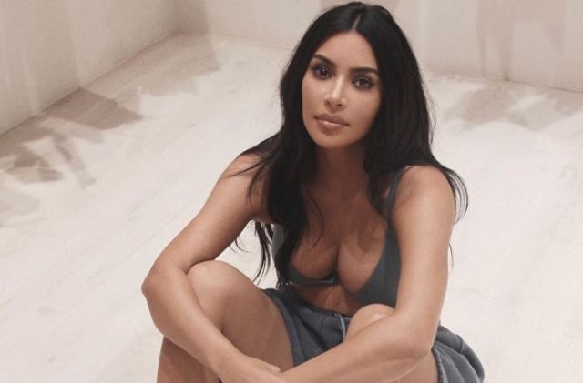 Kim Kardashian pozon në të brendshme për “Another Magazine”