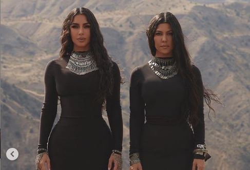 Garë mes motrash, Kim apo Kourtney Kardashian?