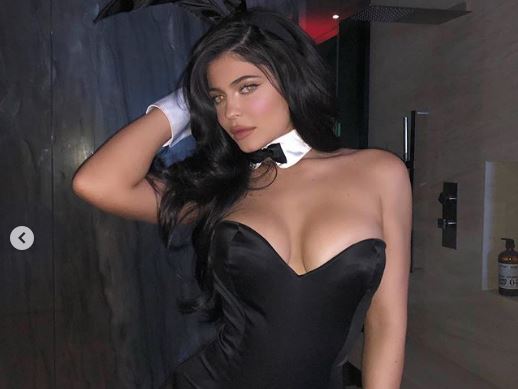 Bomba Kylie Jenner përsëri në qendër të vëmendjes, zgjedh këtë veshje joshëse