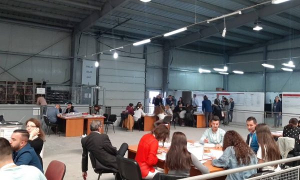 A mund ta përmbysin rezultatin votat me kusht në ndonjë komunë? Në Prishtinë do të numërohen mbi 2 mijë vota