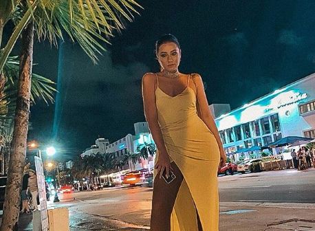 Ronela Hajati nga Miami, në bikini tregon format