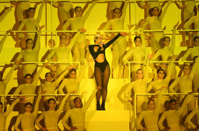Performanca më e mirë e karrierës së saj, Dua Lipa seksi në “MTV EMA”