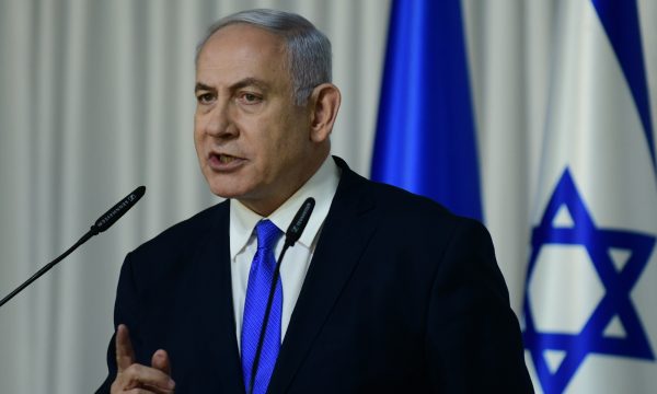 Kryeministri i Izraelit akuzohet për korrupsion, a i kërkohet dorëheqja?