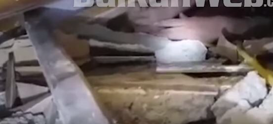 Momenti dramatik kur qytetari flet poshtë rrënojave: Pse s’i kapni t’i ngrini në krah këto?