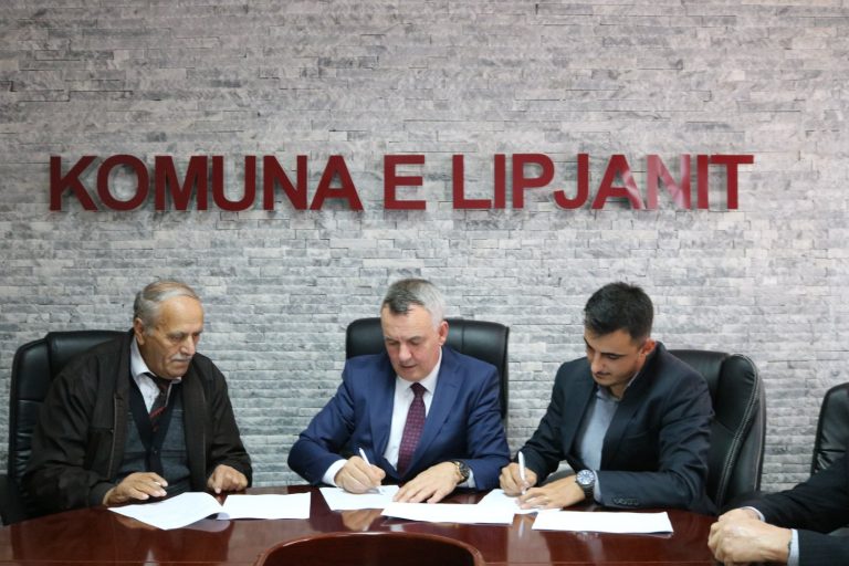 Imri Ahmeti nënshkruan memorandum bashkëpunimi me OJQ (VRJ) për mbështetjen e pensionistëve e Komunës së Lipjanit