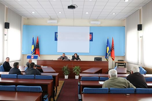 Komuna e Lipjanit mban dëgjim publik për shpronësim të pronave në lagjen e Konjuhit