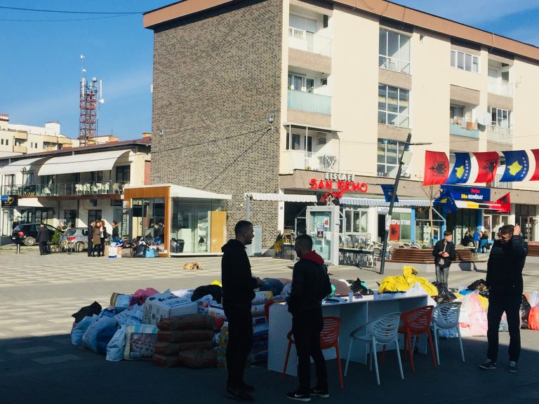 Lipjan, vazhdon grumbullimi i gjërave për të prekurit nga tërmeti në Shqipëri