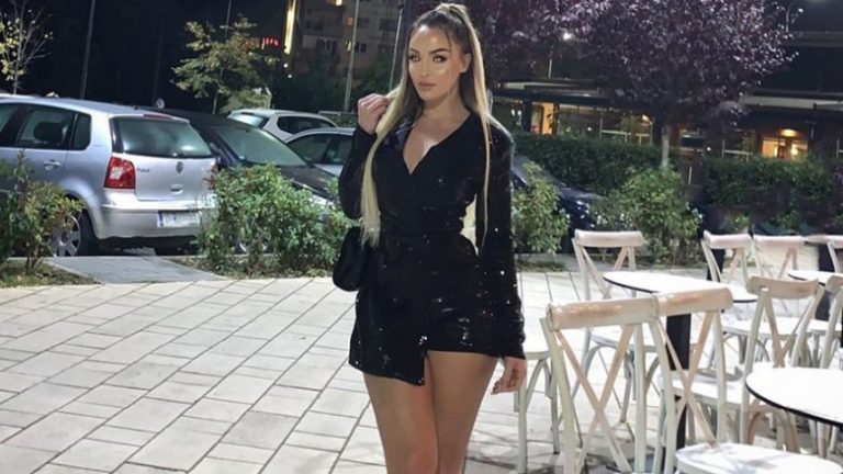 Me një pozë atraktive nga kuzhina, Adelina Berisha paralajmëron klipin e ri