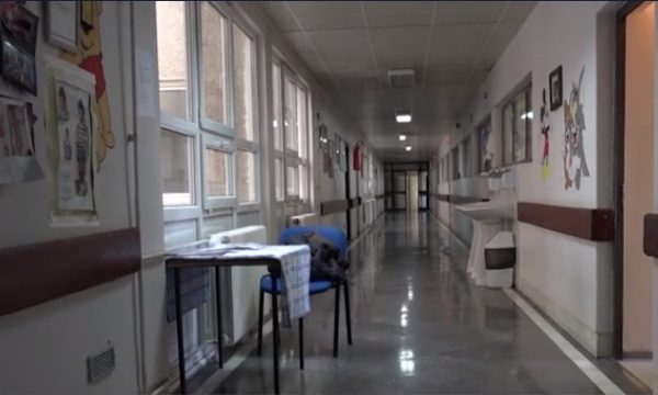 Pesëmbëdhjetë vjeçja në muajin e nëntë të shtatzënisë, u martua vitin e kaluar