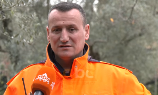 Rrëfimi i zjarrfikësit që i gjeti 7 familjarët e tij të vdekur nën rrënoja