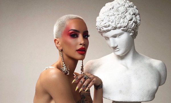 A është Dafina Zeqiri pa të brendshme në këto foto