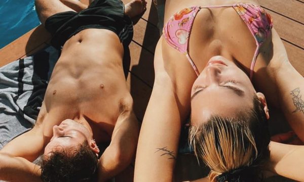 Dua Lipa pranë të dashurit, kalon ditët e relaksit në bregdet në bikini