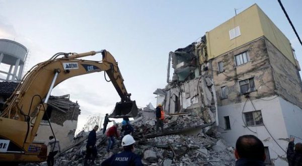 30 vjeçarja arrin të mbijetojë, IndeksOnline sjellë pamjet e nxjerrjes së saj