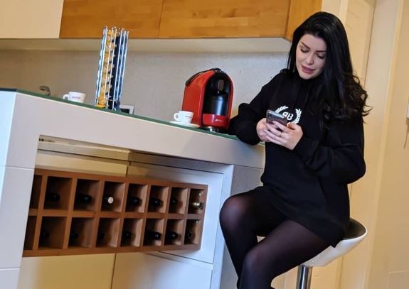 Greta Koçi nuk heziton ti ekspozoj format trupore