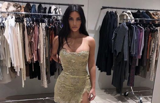 Kim Kardashian edhe njëherë tregon pse është femra më seksi në botë