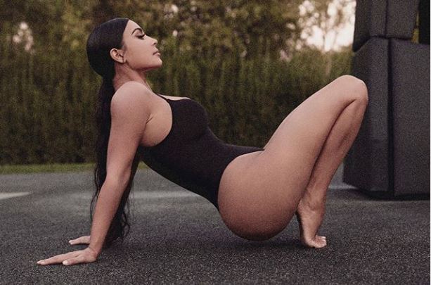 Kim Kardashian ‘e bën nxehtë’, vazhdon të jetë e para