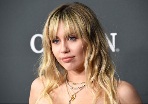Miley Cyrus disa javë në heshtje, i nënshtrohet një operacioni