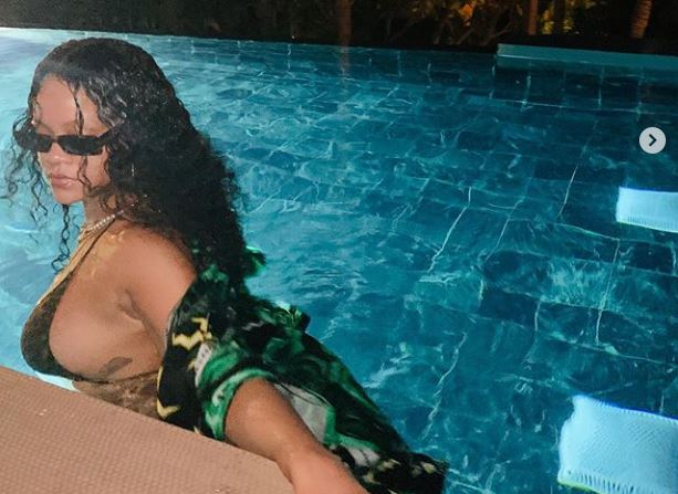 Rihanna ekspozon më shumë se ç’duhet nga pishina