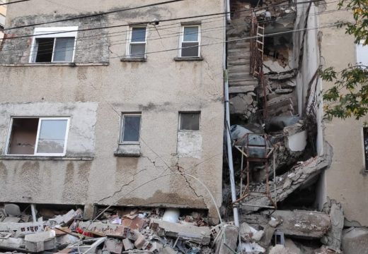 Sizmologu grek tregon pse u shembën ndërtesat, thotë se nuk është arsye fuqia e tërmetit