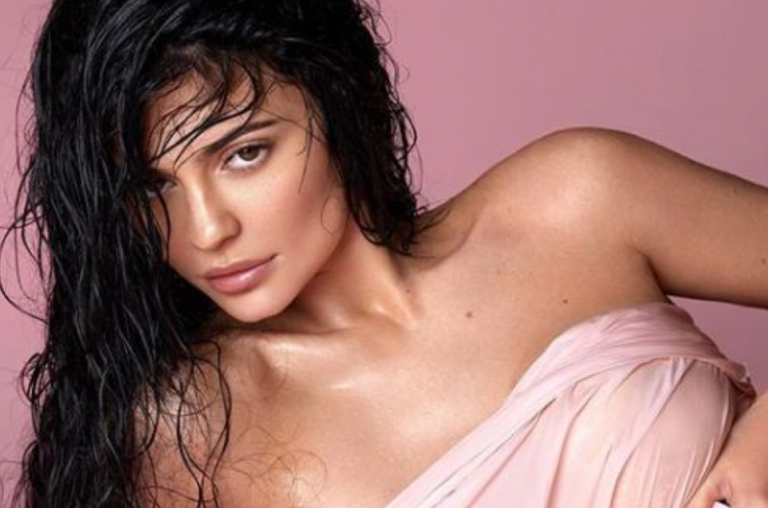 Kylie Jenner provokon keq në bikini, kap me dorë pjesët intime!