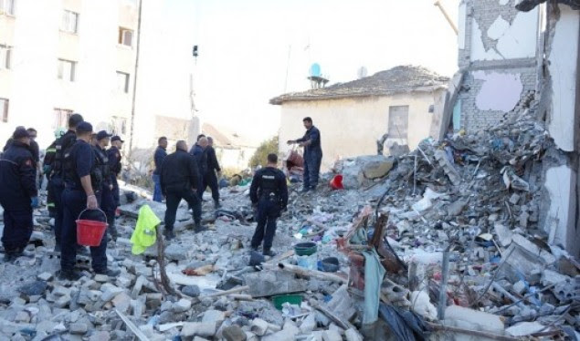 Operacioni i kërkim-shpëtimit mbyllet në Thumanë, vijon në Durrës