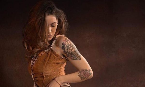 Simona Patisso “nxit” Fioren me një set fotografik shumë “të nxehtë”