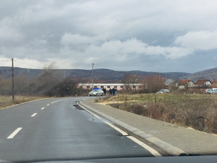 Vetaksident në Qylagë, vetura del nga rruga