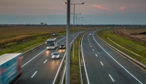 Kamionët në “Arbën Xhaferi”, largohet bora nga autostrada