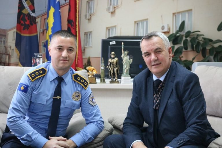 Kryetari Ahmeti takon Shpend Maliqin Komandant i Policisë në Airoportin Ndërkombëtar “Adem Jashari”