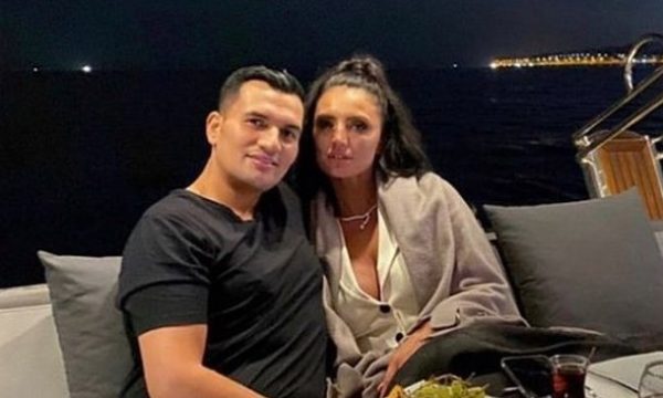 Genta Ismajli prezanton me familjen të dashurin turk