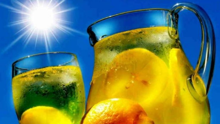 Eliksiri i mëngjesit me limon – jua largon toksinat dhe e shpejton metabolizmin