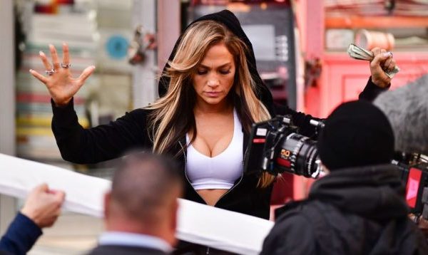 A është kjo foto më e nxehtë e Jennifer Lopez