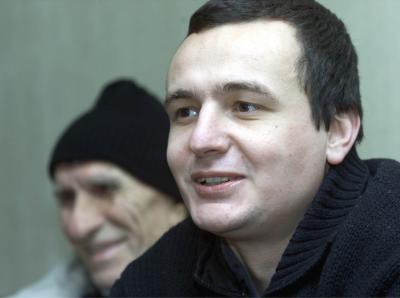 Ish i burgosuri politik Enver Dugolli, rrëfen se si ishte rrahur Albin Kurti për vdekje në burgun e Lipjanit në vitin 1999