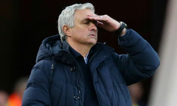 Mourinho “shpërthen” ndaj gjyqtarëve: Si mund të gaboni kur keni VAR?