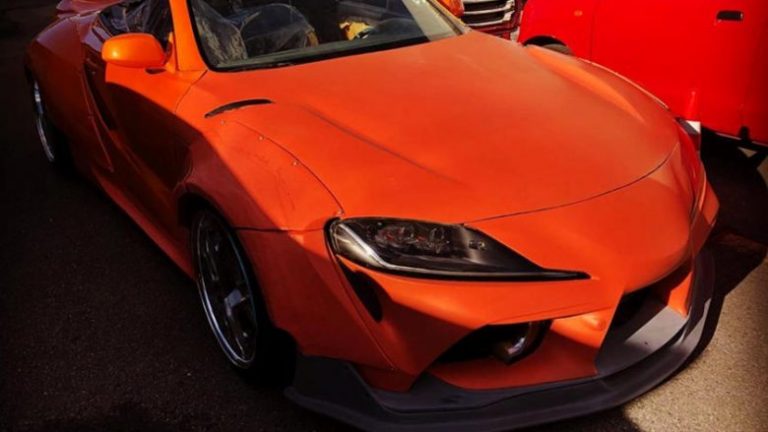 Toyota Supra me kulm të hapur i punuar tërësisht në mënyrë manuale