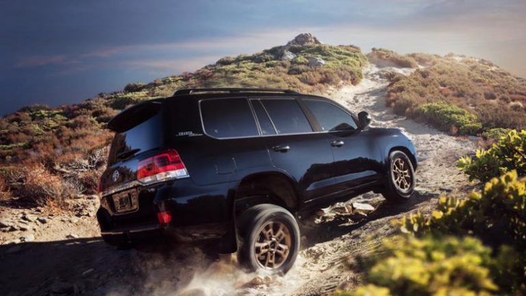 Toyota Land Cruiser nuk pritet të largohet, mund të kthehet në një hibrid modern